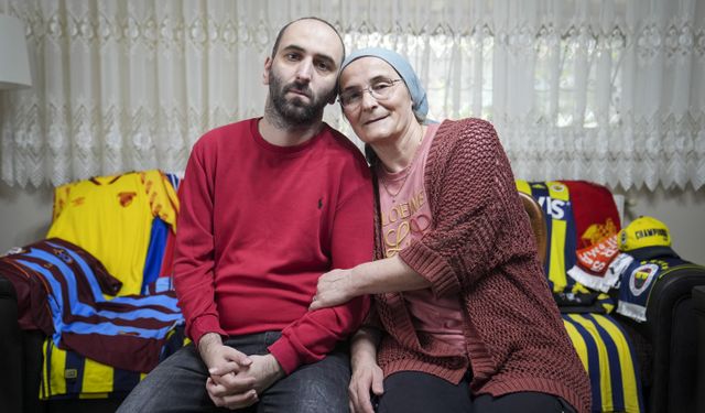 Fenerbahçe taraftarı otizmli gencin futbol sevgisi forma koleksiyonuna dönüştü