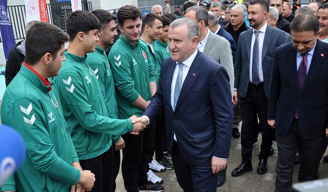 Gençlik ve Spor Bakanı Bak, Manisa'da Nazım Yavuz İlçe Stadı'nın açılışını yaptı: