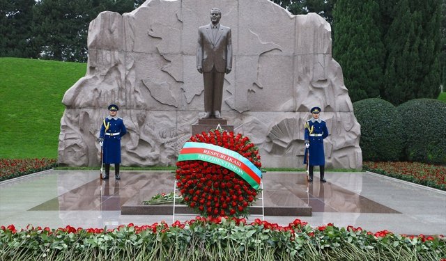 Haydar Aliyev vefatının 22. yılında anılıyor