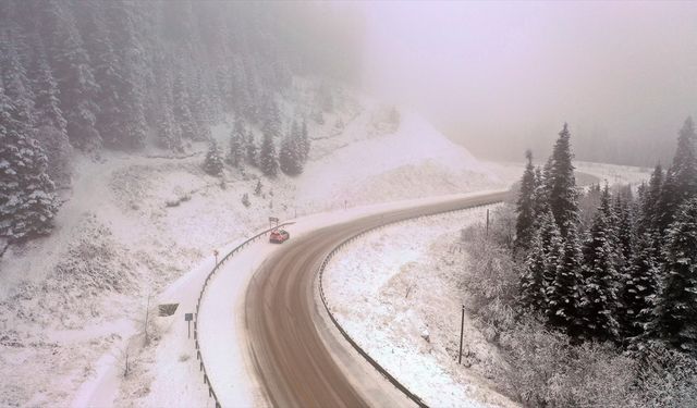 Ilgaz Dağı'nda kar ve sis etkili oldu