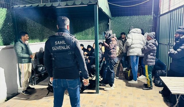 İzmir'de 21 düzensiz göçmen yakalandı
