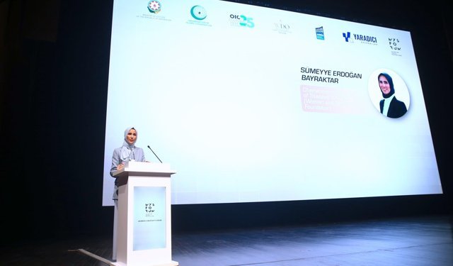 KADEM Mütevelli Heyeti Başkanı Bayraktar, Bakü'de Kadın Yaratıcı Forumu'nda konuştu: