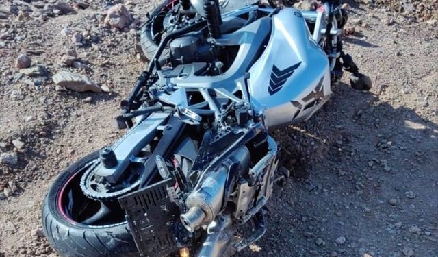 Manisa'da devrilen motosikletin sürücüsü öldü