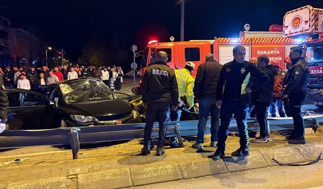 Sakarya'da iki otomobilin çarpıştığı kazada 1 kişi öldü, 2 kişi yaralandı