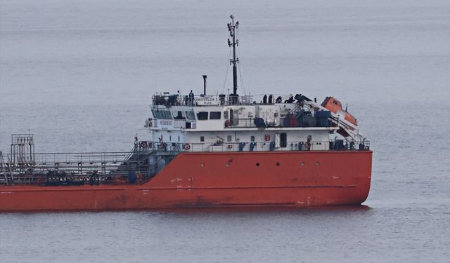 Saldırıya uğrayan 'MIDVOLGA-2' isimli gemi Sinop açıklarına ulaştı