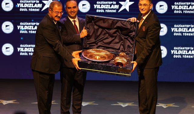 Sanayi ve Teknoloji Bakanı Kacır, 'Gaziantep'in Yıldızları' ödül töreninde konuştu: