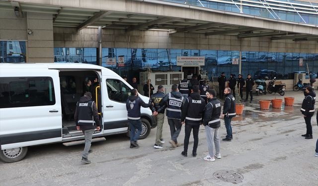 Siirt merkezli 'resmi belgede sahtecilik' ve 'rüşvet' soruşturmasında gözaltına alınan 30 şüpheli adliyede