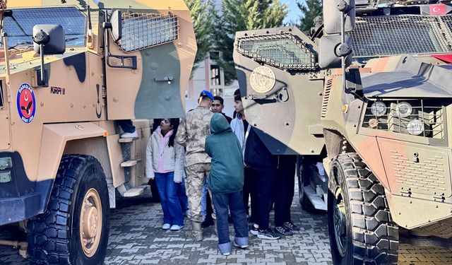 Siirt'te 'Yerli Malı Haftası'nda öğrencilere yerli ve milli araçlar tanıtıldı