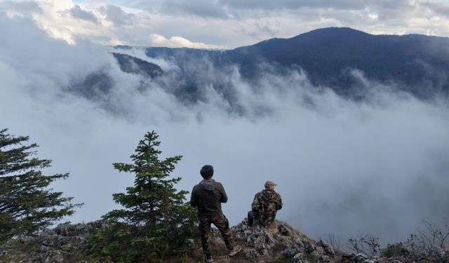 Sinop'ta Çatak Kanyonu Tabiat Parkı sisler arasında dronla görüntülendi