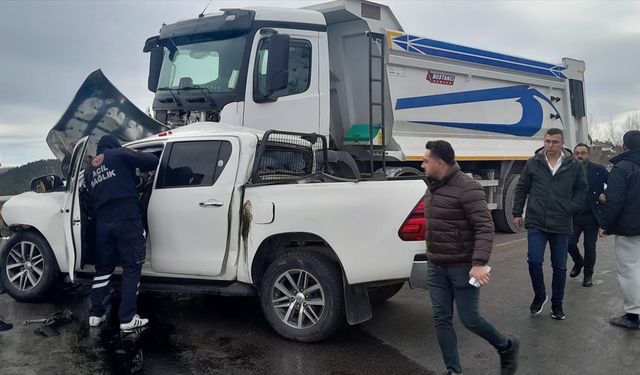 Tokat'ta kamyon ile kamyonetin çarpıştığı kazada 1 kişi öldü, 1 kişi yaralandı