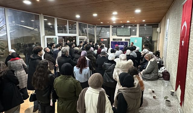 Ürdünlü gençlerin kurduğu Türkçe sevdalıları grubu Amman'daki Yunus Emre Enstitüsü'nde buluştu