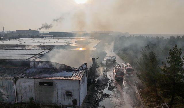 Uşak'ta tekstil fabrikasında çıkan yangın söndürüldü