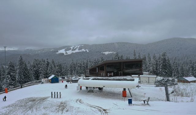 Yurduntepe Kayak Merkezi'nde kar yağışı etkili oldu