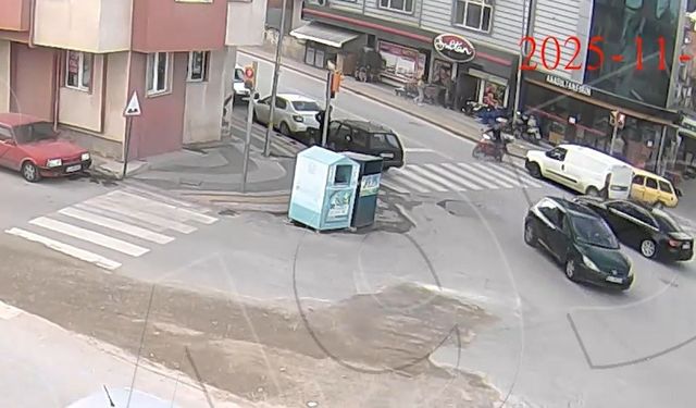 Kütahya'da kuryeye yaya geçidinde otomobil çarptı