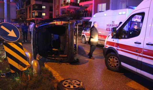 Otomobille çarpışan ticari araç yan yattı: 7 yaralı