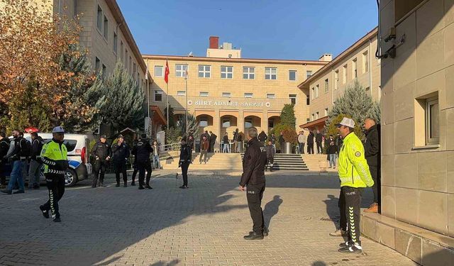 Uyuşturucu kullananların tahlillerini değiştirdikleri iddiasıyla gözaltına alınan 30 şüpheli adliyeye sevk edildi