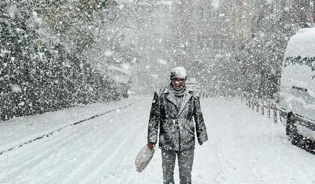 Türkiye Genelinde Kar Yağışı Hayatı Felç Etti: İstanbul’da Trafikte Zor Anlar
