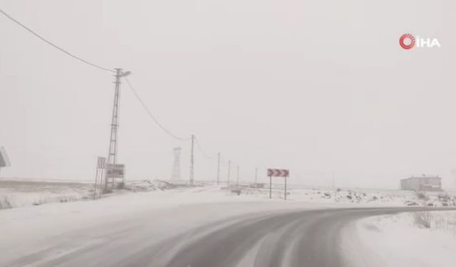 Yurt genelinde etkisini artıran kar yağışı, buzlanma ve don riski nedeniyle çok sayıda ilde eğitime ara verildi.