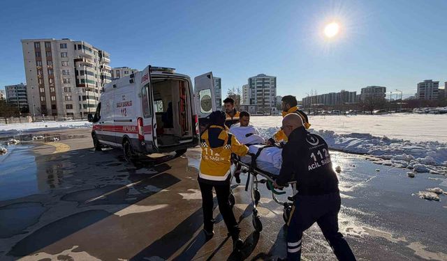 20 yaşındaki hasta, yollar kapalı olunca helikopter ambulansla hastaneye ulaştırıldı