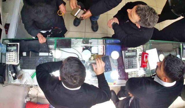700 bin liralık vurgunu dikkatli esnaf önledi