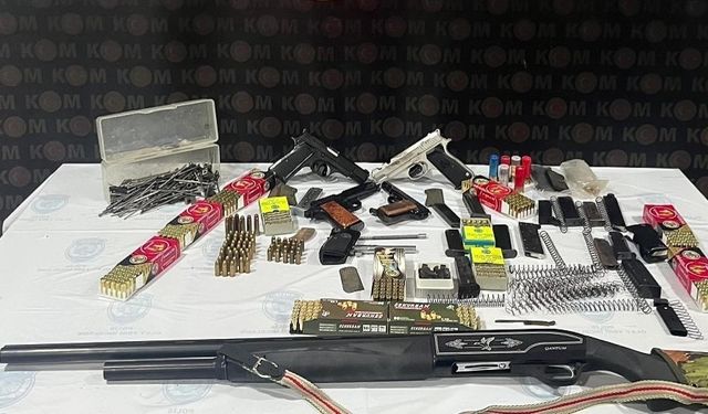 Amasya'da silah kaçakçılığı operasyonu: 5 ruhsatsız silah ve 600'den fazla fişek ele geçirildi