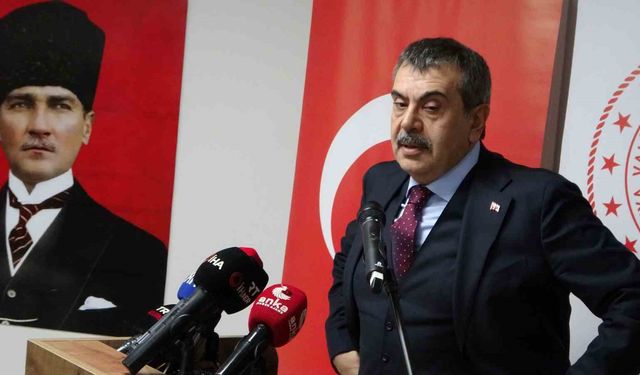 Bakan Tekin Malatya'da görme engelli öğrencilerle bir araya geldi
