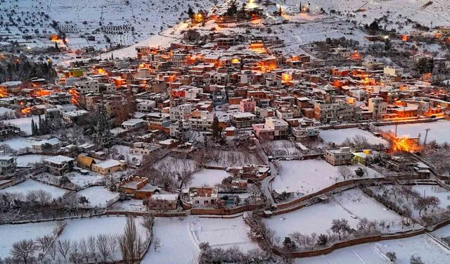 Beyaza bürünen mahalle ihtişamı ile kendine hayran bıraktı