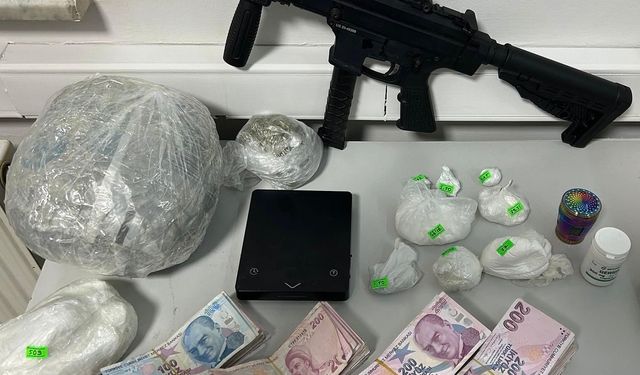 Cinayet zanlısı, hobi bahçesinde otomatik silah ve uyuşturucuyla yakalandı