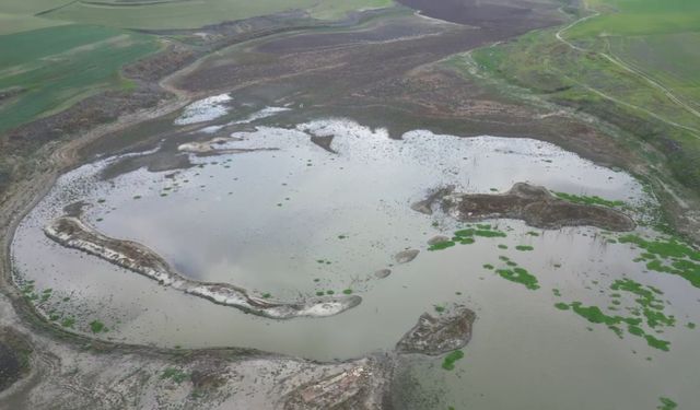 Doğuda kar batıda kuraklık: Gölette korkutan görüntü