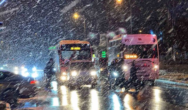 Edirne'de yoğun kar yağışı etkili oluyor