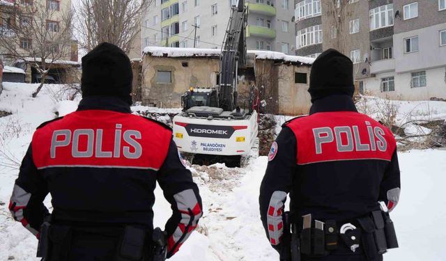 Erzurum'da güvenlik ve huzur için metruk binalar tek tek yıkılıyor