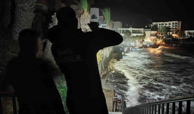 Fırtına, iskelede çalışan işçileri denize düşürdü: 1 ölü, 2 yaralı