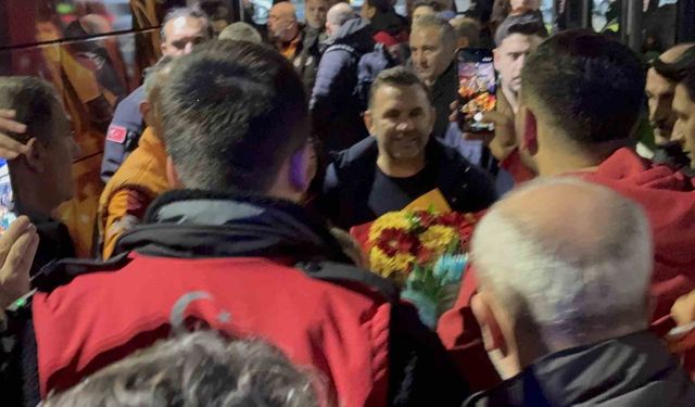 Galatasaray, Fethiye'de çiçeklerle karşılandı