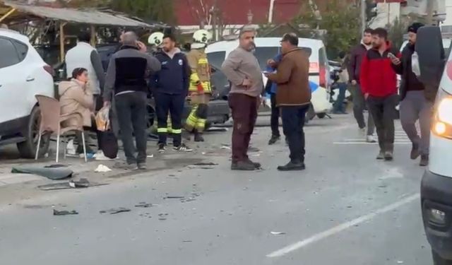 Hatay'da zincirleme trafik kazası: 1'i ağır 11 yaralı