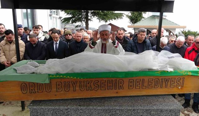 Hemşire adayı Mina, gelinliği ile son yolculuğuna uğurlandı