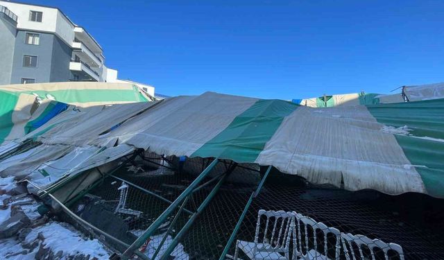 Iğdır'da düğün salonu olarak kullanılan halı saha çöktü