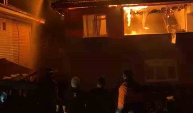 Karabük'te iki katlı evde korkutan yangın