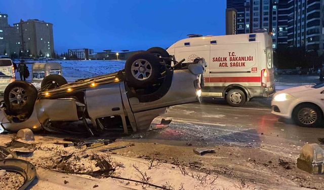 Karaman'da buzlanma kazaya yol açtı: 2 yaralı