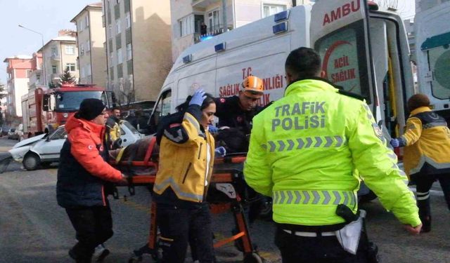 Karı kocayı birbirinden ayıran kazada kadın hayatını kaybetti