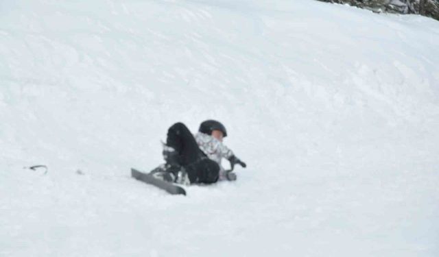 Kristal karın merkezi Sarıkamış'a kayakseverlerden yoğun ilgi