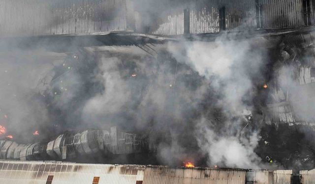 Mersin'deki plastik ham madde deposunda çıkan yangın kontrol altına alındı