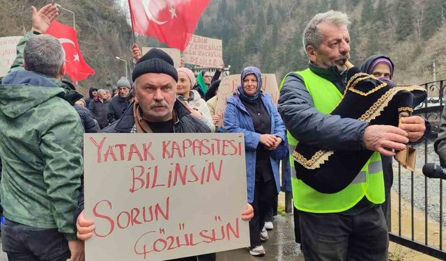Rize'de ruhsatsız turizm işletmecilerinden 'Yıkmayın' protestosu