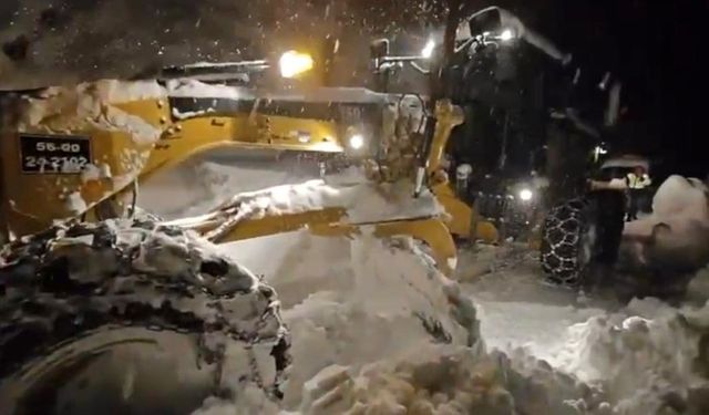 Siirt'te kardan dolayı yolda kalan aile kurtarıldı, yeni doğan bebek hastaneye ulaştırıldı