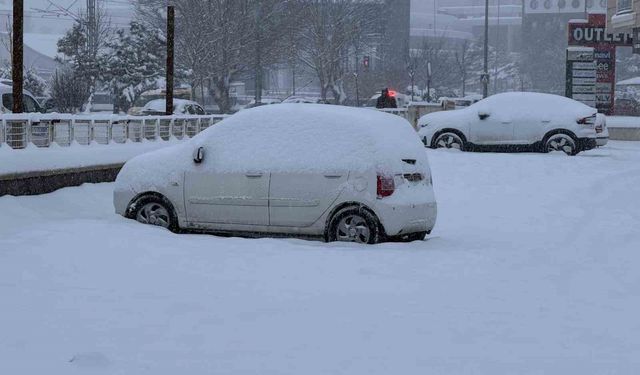 Sivas'ta sürücü kursu sınavlarına kar engeli
