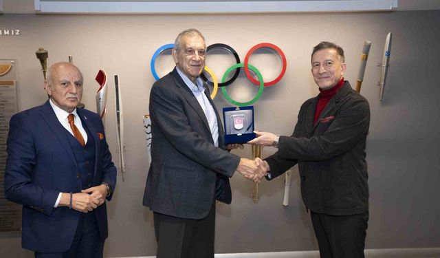 TMOK Anma ve Onurlandırma Komisyonu'ndan, Jülide Sonat'a ödül