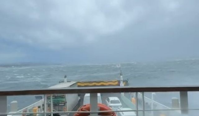 Topçular-Eskihisar seferini yapan arabalı feribot fırtınada sürüklendi