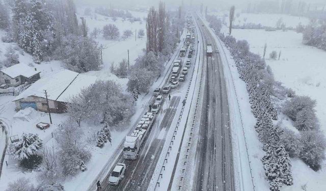 Uşak-Ankara karayolu 3 saat trafiğe kapandı