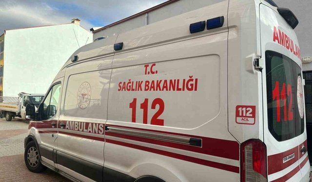 Uşak'ta bahçesindeki fırını yıkarken duvarın altında kalan adam yaralandı