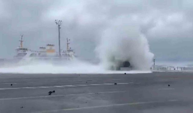 Yalova'daki fırtınadan çarpıcı görüntüler