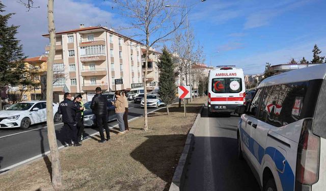 Yaya geçidine 100 metre mesafede karşıya geçerken otomobilin çarptığı şahıs hayatını kaybetti